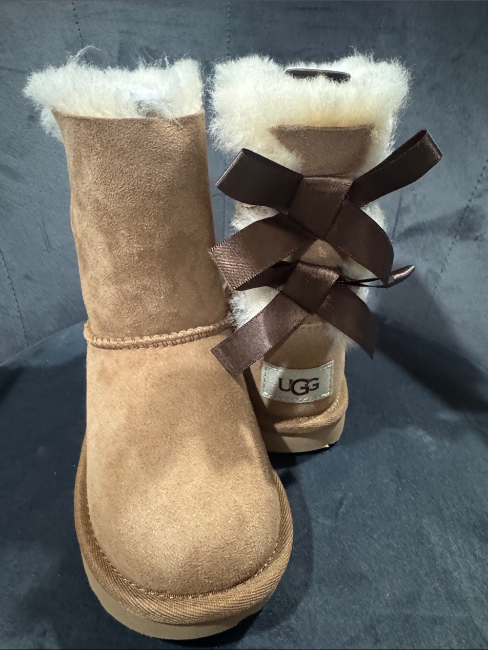 UGG Bailey Bow II Chestnut Boots Kids Size 11 Excellent Condition w/ Box